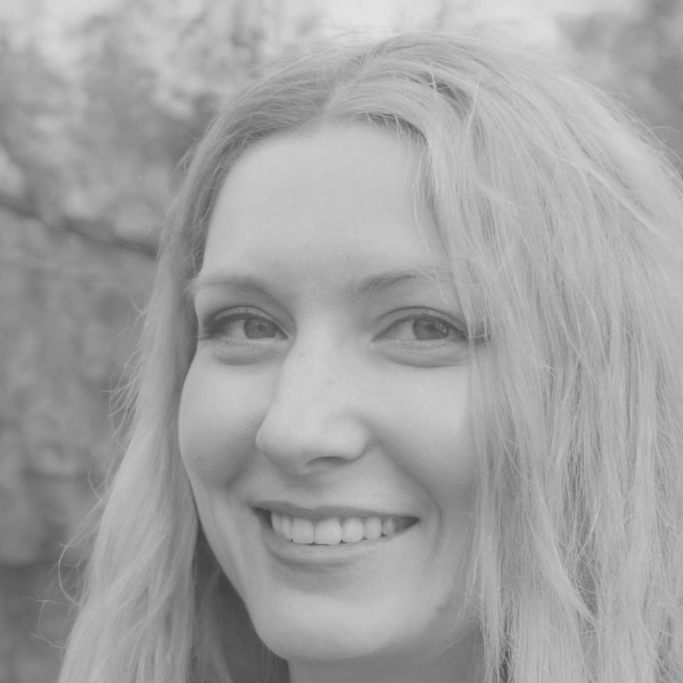 Portrait de Sarah Dubois, consultante marketing et ancienne apprenante